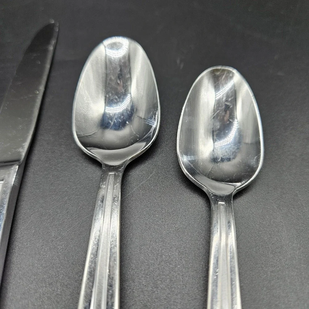 Oneida CIRCUIT 5pc Place Setting Stainless Flatware Pierced Glossy Satin Vietnam